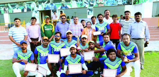 Lahore Eleven Team with the Chief Guest and Organizers