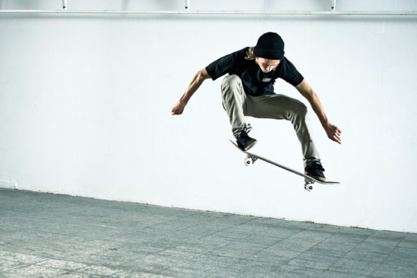 This image has an empty alt attribute; its file name is skateboard-trick-tipp-ollie-600x400.jpg