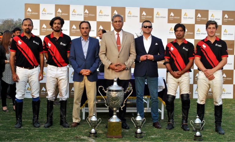 Barrys,the winning team with trophy along with Corps Commander Lahore and others