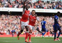 English Premier League: Arsenal beat Manchester United 2-0
