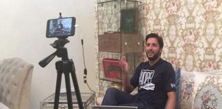 Shahid Afridi connects with fans direct and live through social media