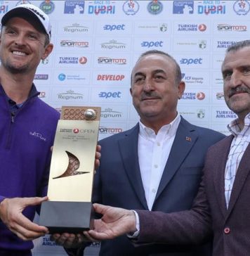 Golf Turkish Airlines Open 2017 Turkish Foreign Minister Mevlut Cavusoglu (C), Turkish Youth & Sports Minister Osman Askin Bak (R) and Justin Rose (L) of England