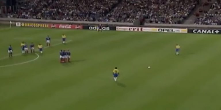 Football Video Snippet: Roberto Carlos Stunning Goal