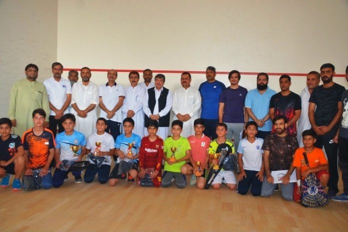 news_7589_nouman-khan-and-harira-khan-wins-defence-day-kp-junior-squash-cship-2_lz